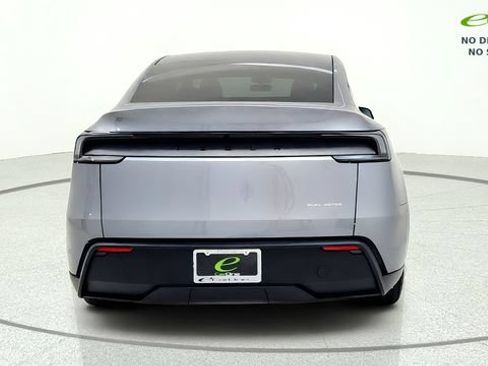 Used 2026 Tesla Model Y AWD image 7