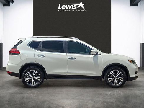 Used 2019 Nissan Rogue SV w/ Premium Package FWD image 5