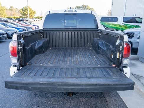 Used 2022 Toyota Tacoma TRD Off-Road image 5