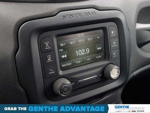 Used 2016 Jeep Renegade Latitude AWD/4WD image 15