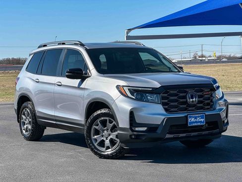 Certified 2025 Honda Passport TrailSport image 2