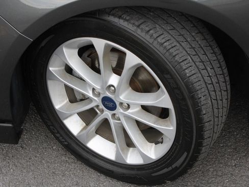 Used 2020 Ford Fusion SE FWD image 19