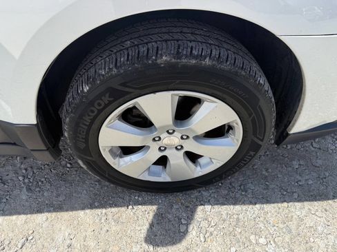 Used 2010 Subaru Outback 2.5i Premium image 12