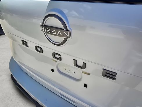 Used 2025 Nissan Rogue SV AWD/4WD image 18