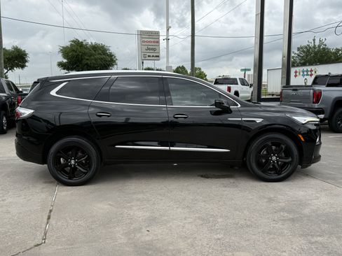 Used 2023 Buick Enclave Essence w/ Sport Touring Edition image 3