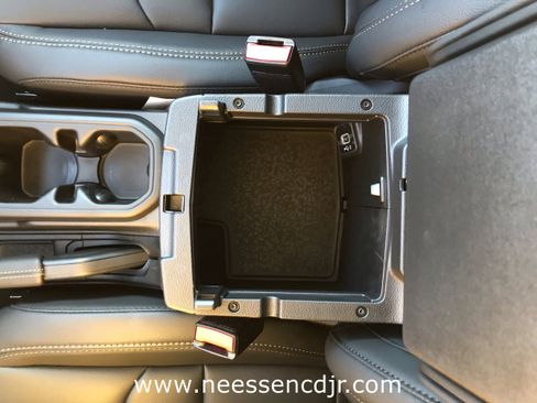 New 2025 Jeep Gladiator Sport image 19