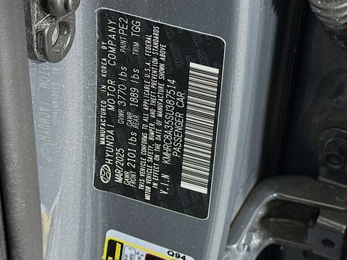 Used 2025 Hyundai Venue SEL image 12