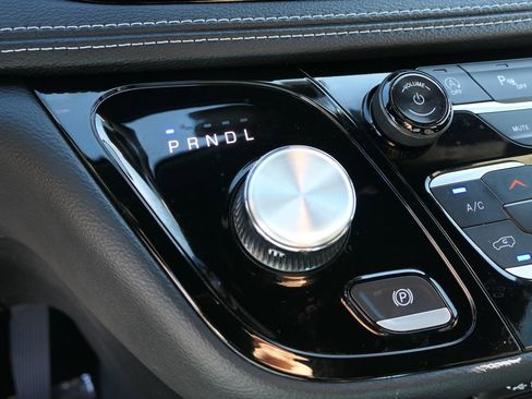 Used 2024 Chrysler Pacifica Touring image 20