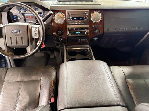 Used 2011 Ford F250 Lariat w/ Lariat Interior Pkg image 2