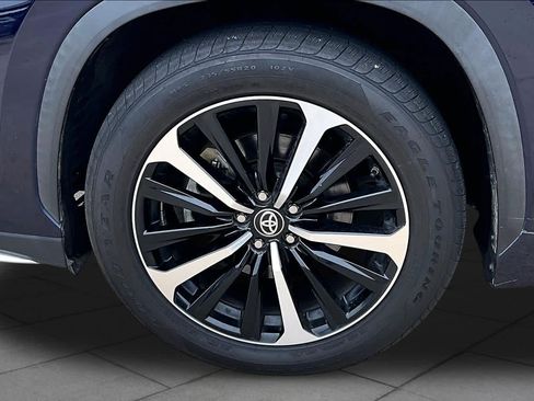 Used 2021 Toyota Highlander XSE FWD image 10
