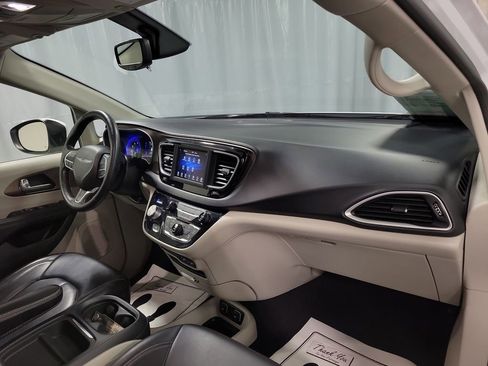 Used 2021 Chrysler Voyager Lxi image 28