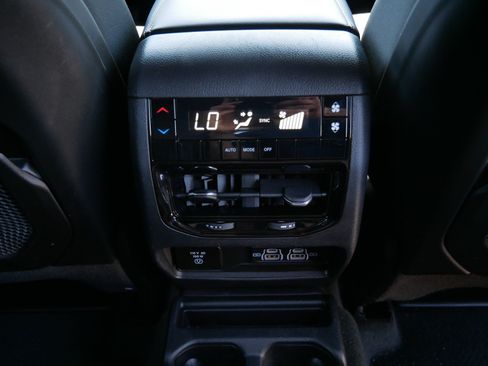 Used 2023 Jeep Grand Cherokee L Laredo AWD/4WD image 11