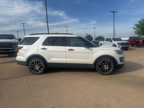 Used 2016 Ford Explorer Sport w/ Equipment Group 401A AWD/4WD image 2