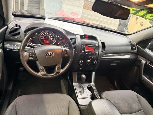 Used 2011 Kia Sorento LX w/ Convenience Pkg image 11