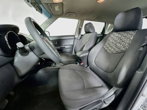 Used 2010 Kia Soul + w/ Audio Pkg FWD image 11