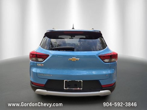 Used 2025 Chevrolet TrailBlazer LT w/ LT Cold Weather Package FWD image 4