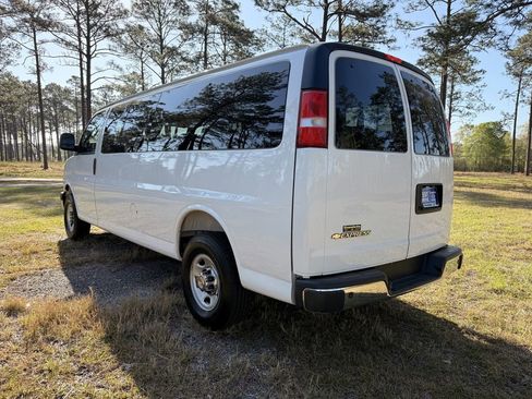 Used 2025 Chevrolet Express 3500 LT w/ LT Preferred Equipment Group RWD image 3