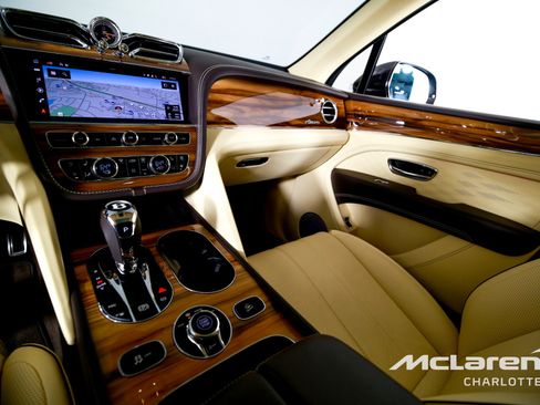 Used 2023 Bentley Bentayga Extended Wheelbase image 15