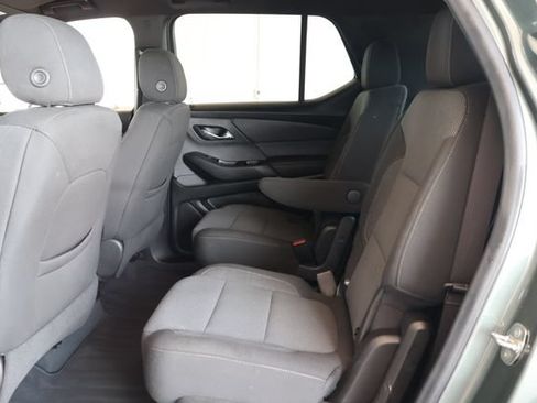 Used 2022 Chevrolet Traverse LT FWD image 16