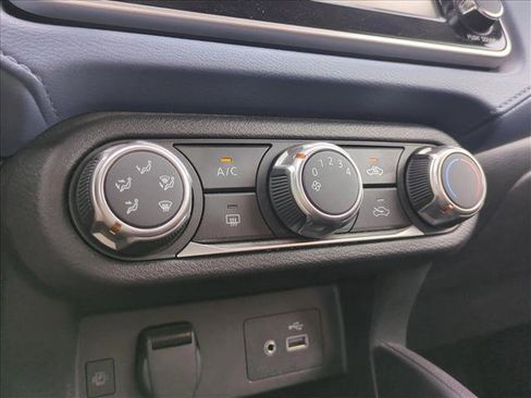 Used 2025 Nissan Versa SV image 13