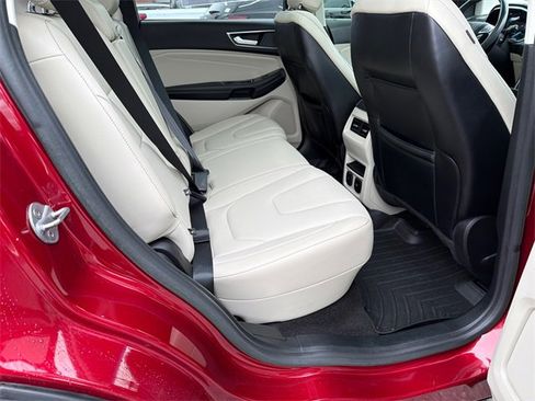 Used 2019 Ford Edge Titanium image 15