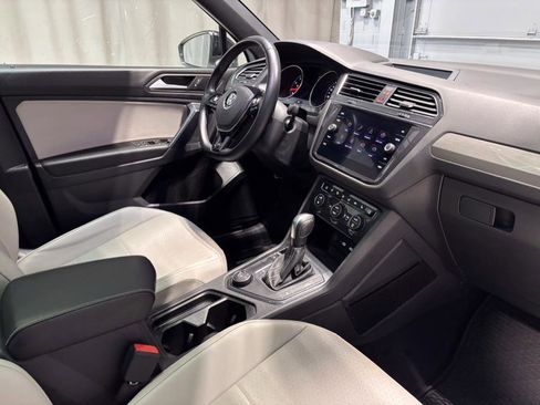 Used 2021 Volkswagen Tiguan SE R-Line image 26