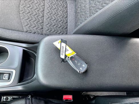 Used 2024 Chevrolet Equinox LT image 31