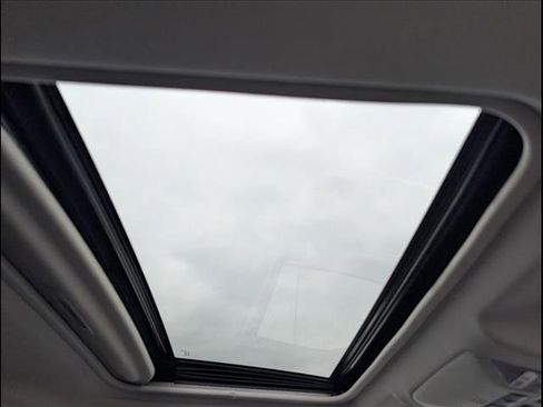 Used 2019 Toyota RAV4 XLE Premium image 14