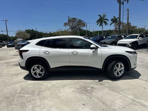 Used 2025 Chevrolet Trax LS w/ LS Convenience Package FWD image 31