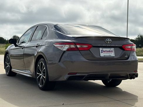 Used 2018 Toyota Camry SE FWD image 8