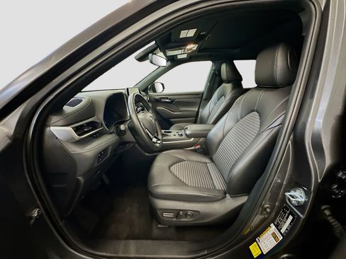 Used 2025 Toyota Highlander XSE AWD/4WD image 13