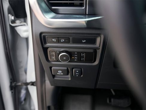 Used 2023 Ford F150 Lariat w/ Equipment Group 502A High image 18