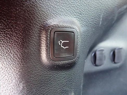 Used 2019 Jeep Cherokee Latitude Plus w/ Comfort/Convenience Group AWD/4WD image 7