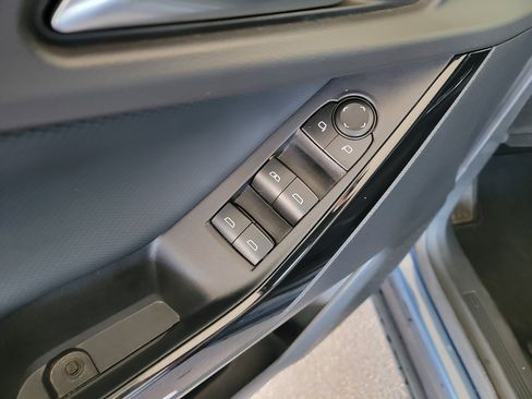 Used 2026 Chevrolet Equinox LT FWD image 10