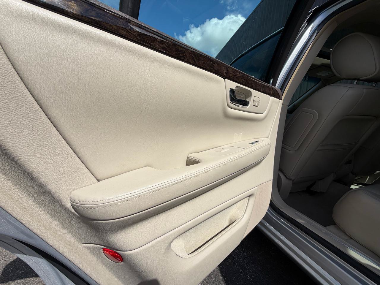 Used 2010 Cadillac DTS Luxury FWD image 21