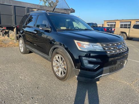 Used 2017 Ford Explorer Limited w/ Equipment Group 301A FWD image 2