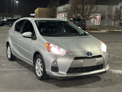 Used 2014 Toyota Prius C Three image 7