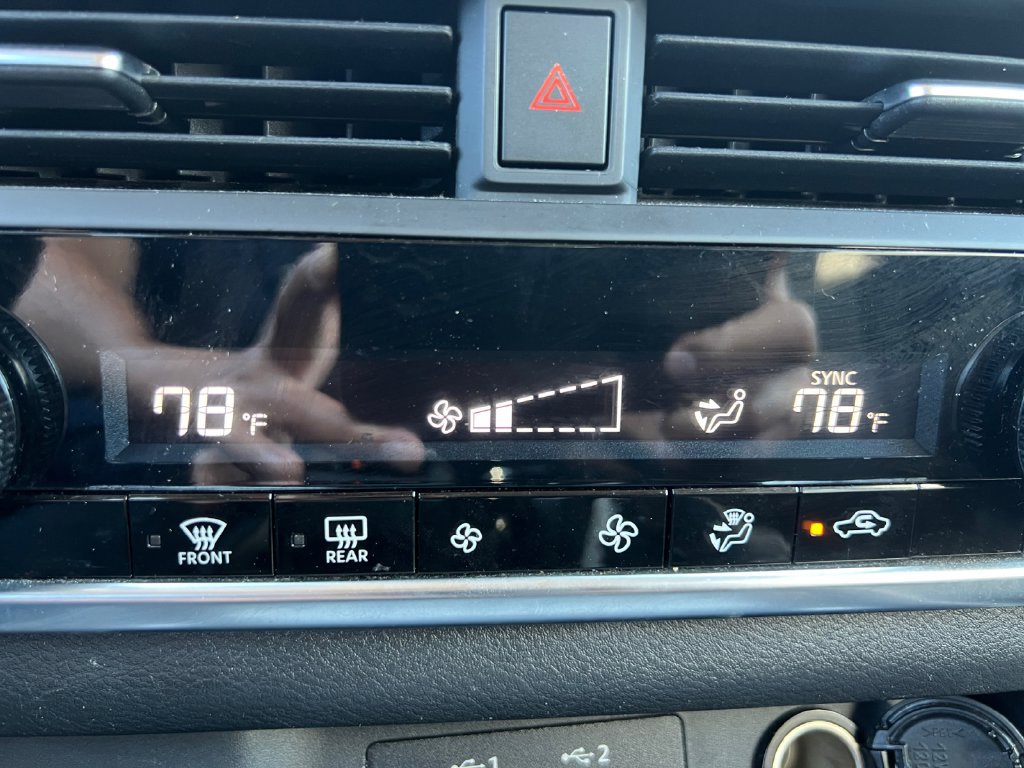 Used 2024 Nissan Rogue SV FWD image 33