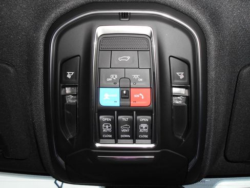 New 2025 Jeep Grand Cherokee Limited w/ Black Appearance Package AWD/4WD image 17