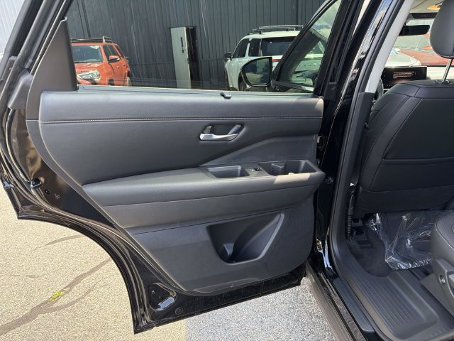 New 2026 Nissan Pathfinder SL w/ SL Premium Package AWD/4WD image 11