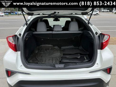 Used 2019 Toyota C-HR XLE FWD image 9
