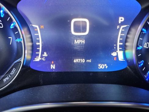 Used 2019 Chrysler Pacifica Touring-L Plus image 11