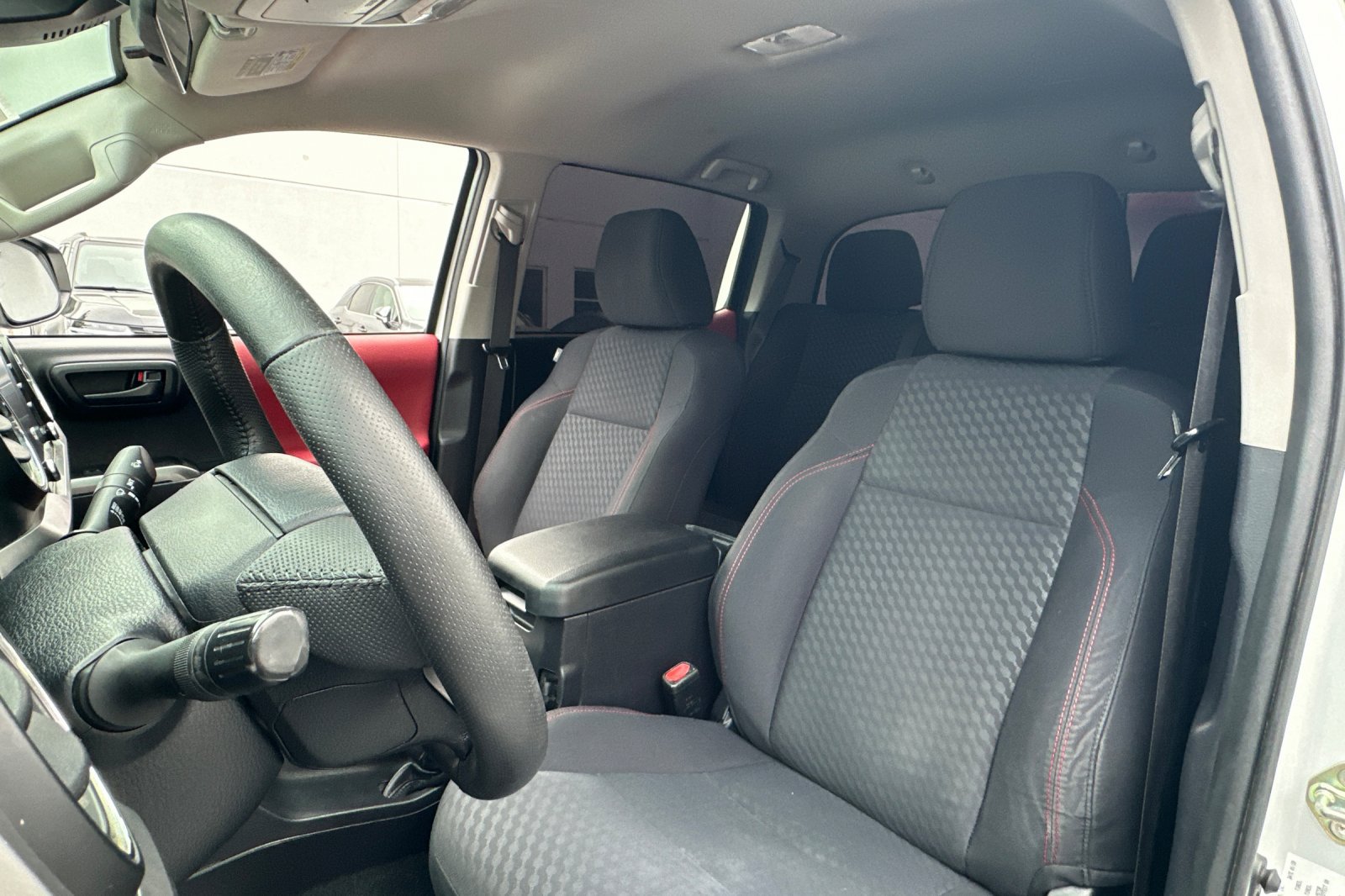 Used 2020 Toyota Tacoma SR5 RWD image 5