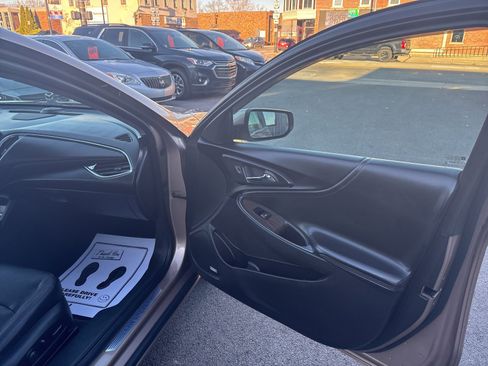 Used 2018 Chevrolet Malibu Premier w/ Premier Sun and Wheel Package image 20