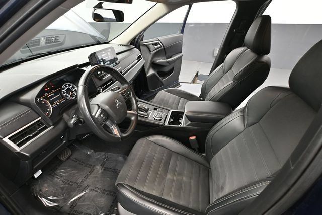 Used 2024 Mitsubishi Outlander SE AWD/4WD image 16