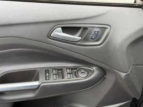 Used 2019 Ford Escape SE image 16