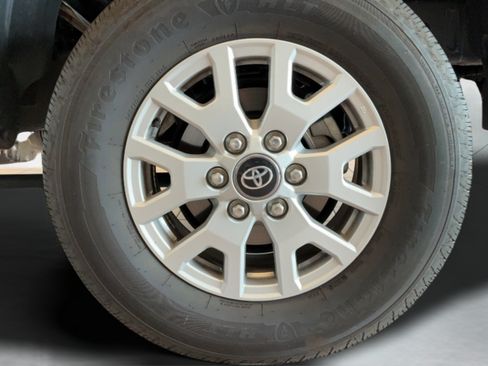 Certified 2025 Toyota Tacoma SR5 AWD/4WD image 34