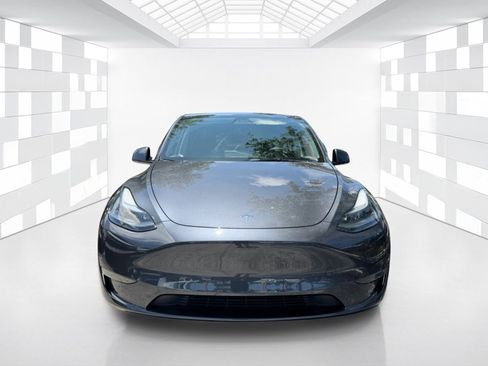 Used 2025 Tesla Model Y Long Range AWD/4WD image 2