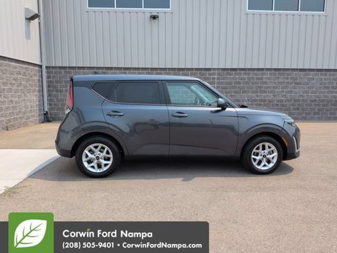 Used 2024 Kia Soul LX w/ Option Group 015 FWD image 2