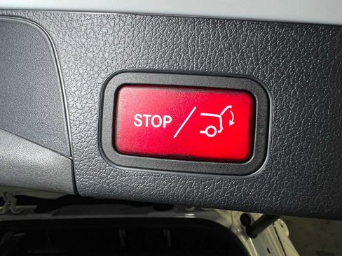 Used 2025 Mercedes-Benz GLB 250 4MATIC image 19